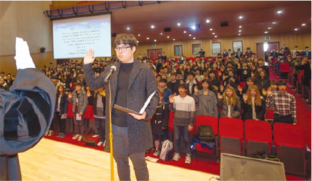 충북대학교 학생들의 선서문 선언 사진