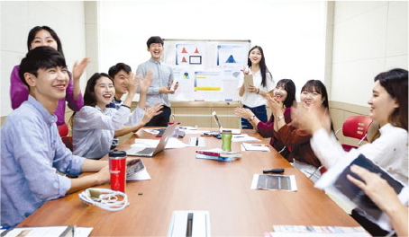 충북대학교 학생들의 수업 사진